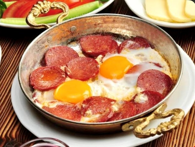Sucuklu Yumurta